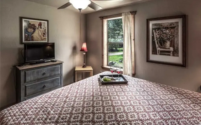 Riverside Dreams - Three Bedroom Cabin