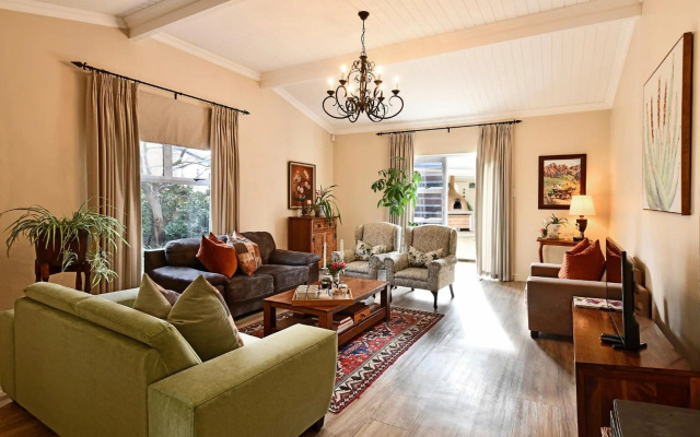 Petit Plaisir is a Romantic Self-catering Cottage on the Side of the Village no1