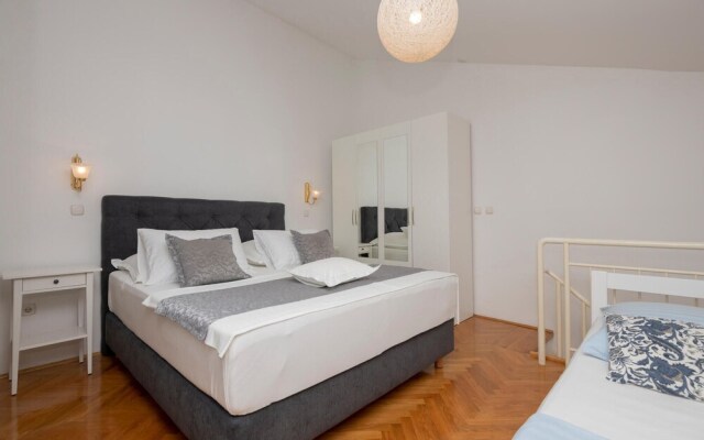 Amazing Apartment in Tucepi With 1 Bedrooms and Wifi