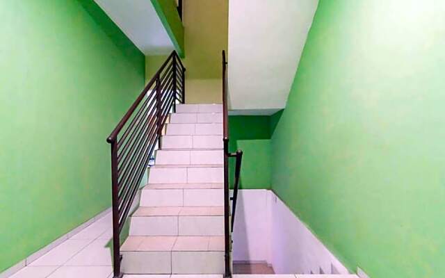 RedDoorz Syariah near Karawang Central Plaza
