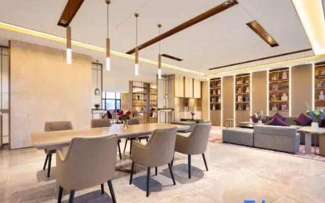 Lavande Hotel (Zhangwu Zhonghua Road Dingxin Fashion Plaza)