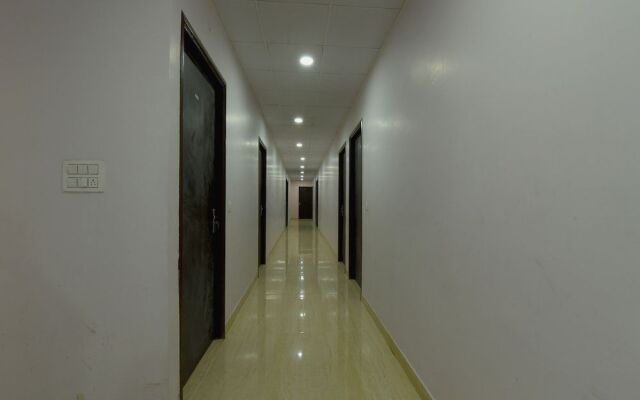 OYO 23606 Hotel Danaria