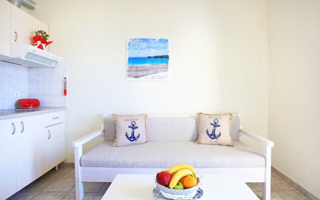 Iris apt Swim sunbathe relax  beachfront