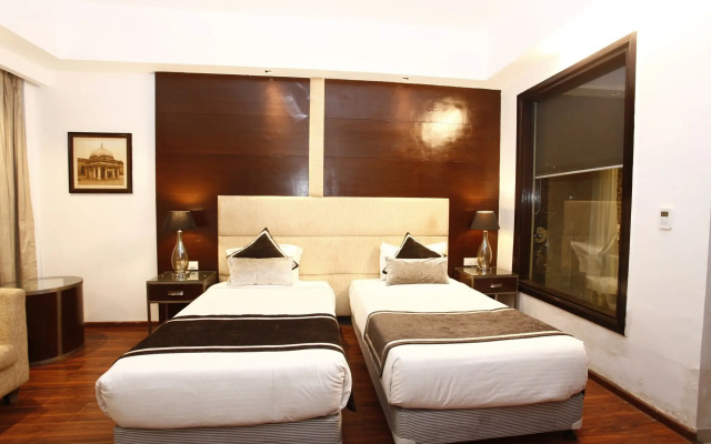 Plutos Hotel