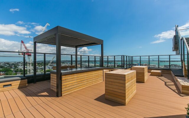 Penthouse with Access to Exclusive Rooftop Terrace