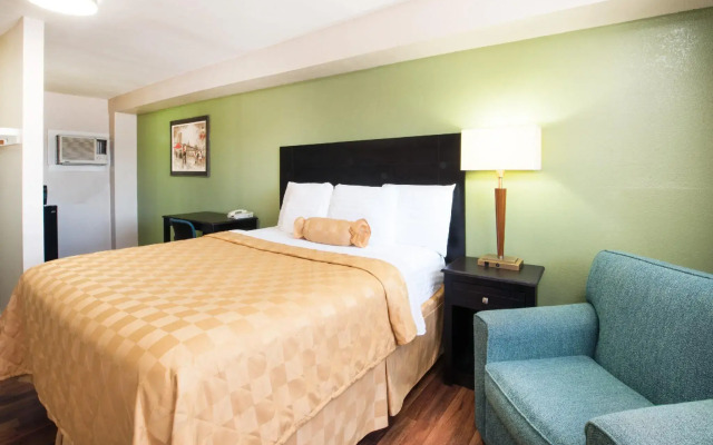 Executive Inn and Kitchenette Suites