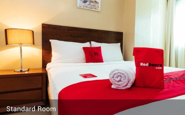 RedDoorz near Osmena Highway