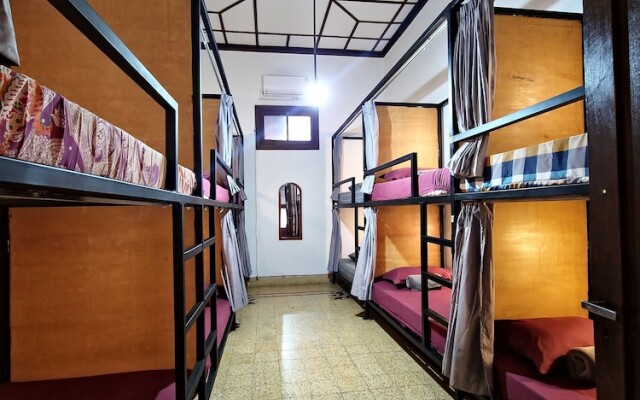 Semeru Hostel Malang - Adults Only