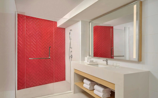 Four Points by Sheraton Surabaya, Tunjungan Plaza