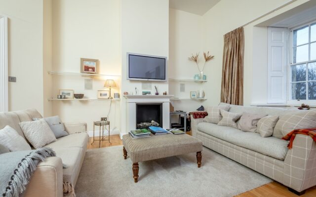 Majestic Apartment in Elie House