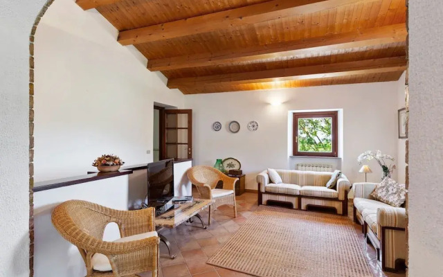 Traditional Villa in Varano With Private Garden