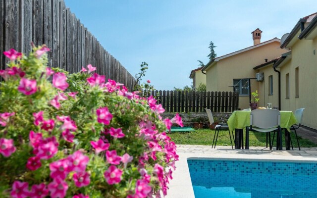 Beautiful Home in Vrecari With Wifi and 4 Bedrooms