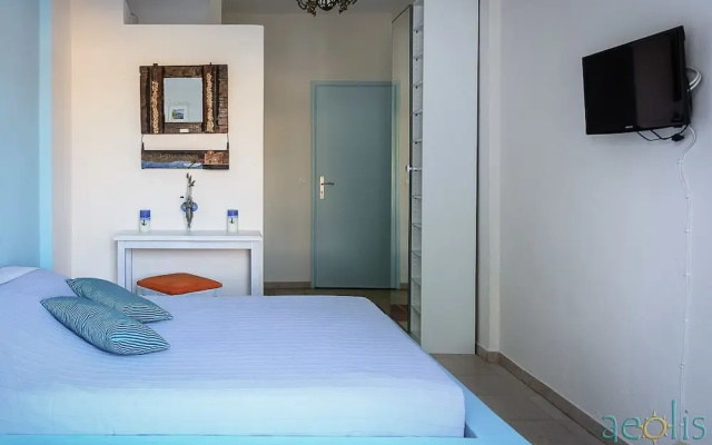 Aeolis Santorini