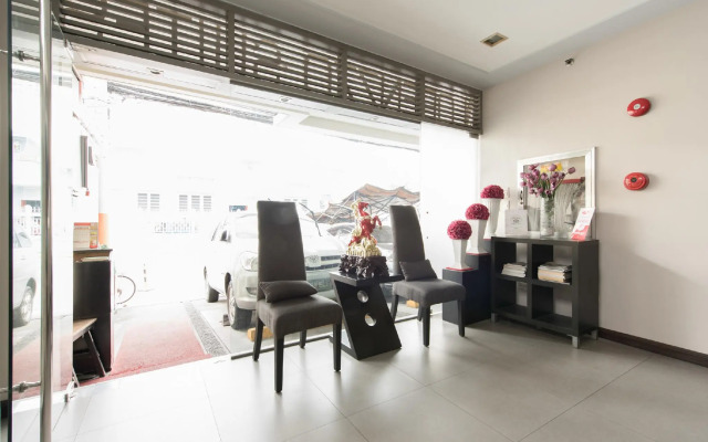 Lorenzzo Suites Hotel