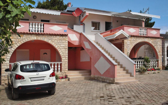 Apartment in Vir with a barbecue