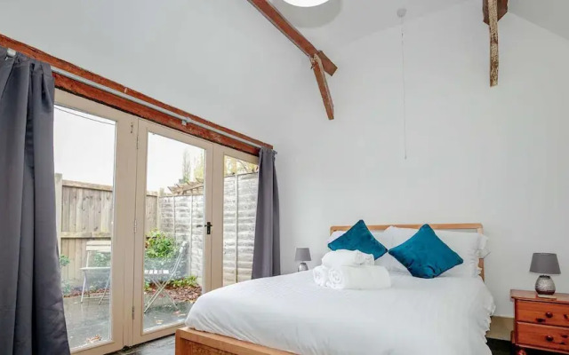 Host Stay Snodsbury Barn