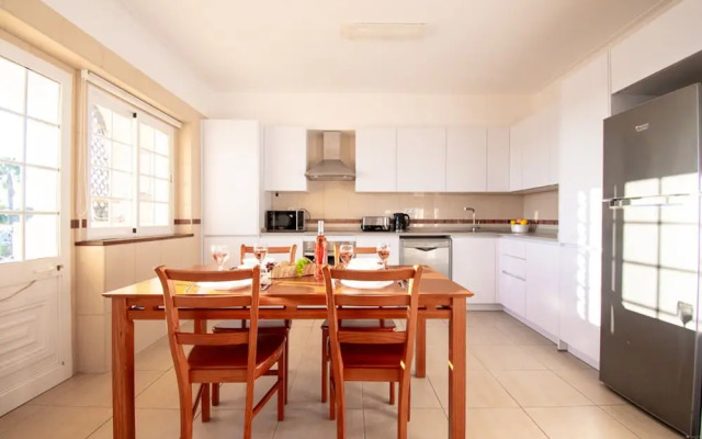 10 Marinha Two Bed Apt At Award Wining Beach
