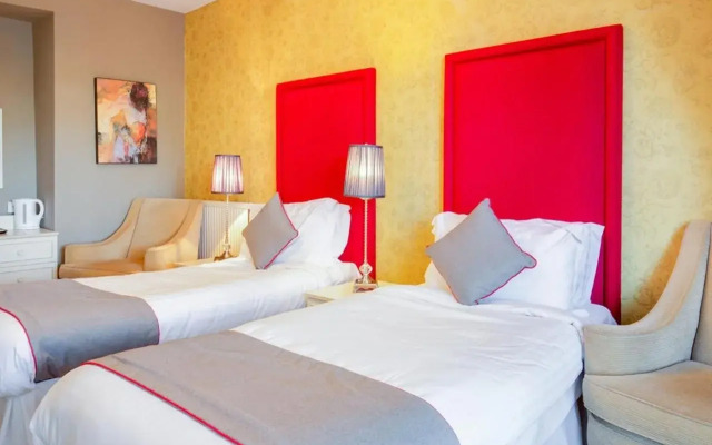 OYO Lamphey Hall Hotel