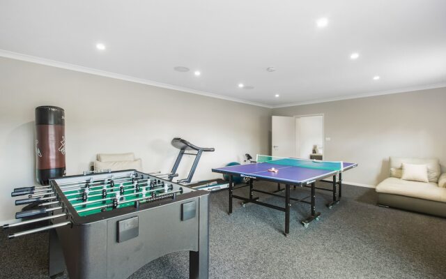 Luxe Whitford Mansion - Pool & Tennis Court
