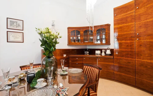 Cracovian Suite by Loft Affair