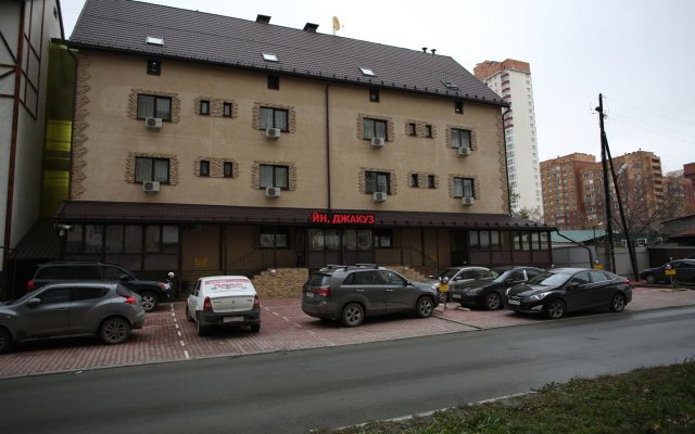 Erunin Hotels Group на Толстого 75 (Ерунин хотелс групп)