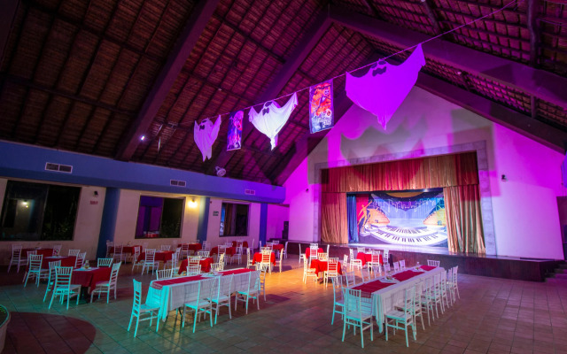 Reef Yucatan Hotel and Convention Center All Inclusive