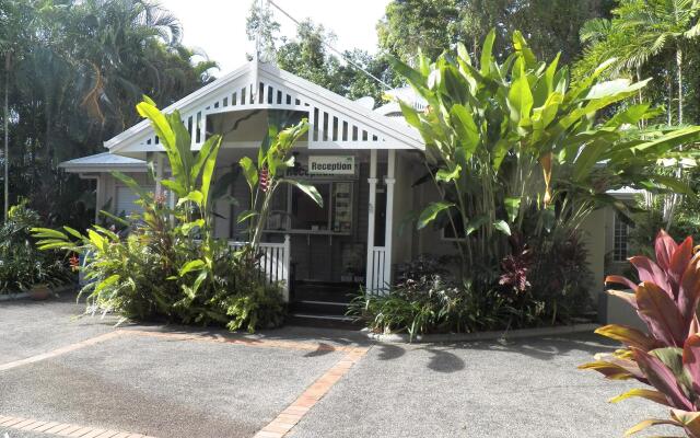 Palm Cove Tropic Apartments