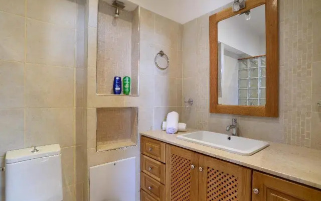 Meandros Suites