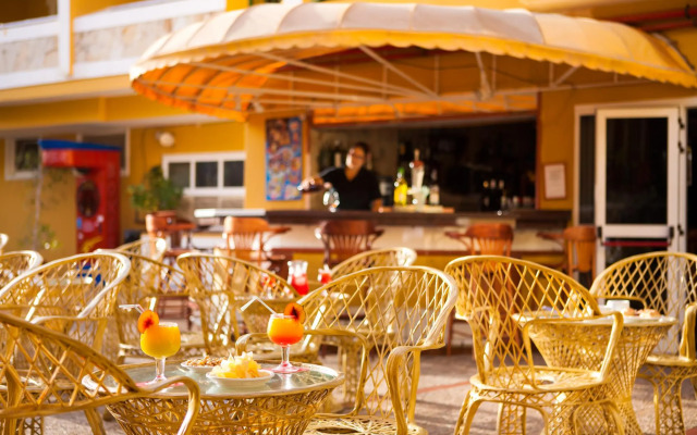 Caleta Garden Apartments