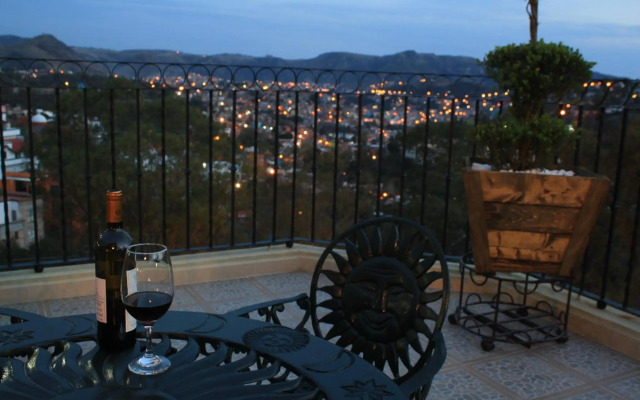 Casa Corazón de Plata Suites