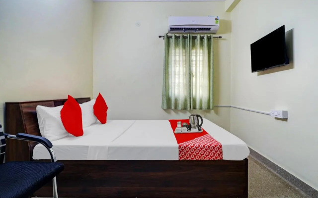 OYO 70303 S V Residency Kajaguda