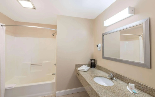 Days Inn by Wyndham Middletown/Newport Area