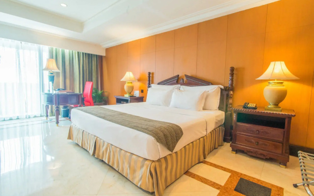 Sunlake Waterfront Resort and Convention