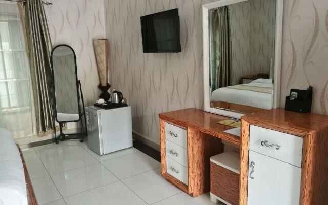 Golden Zambezi Lodge