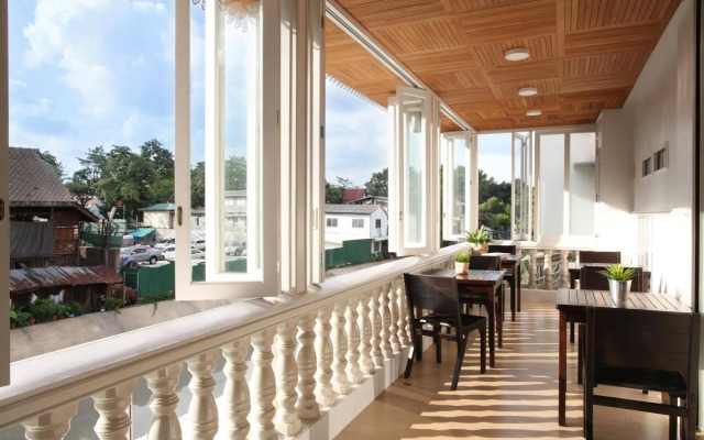 Golden Mountain Hostel