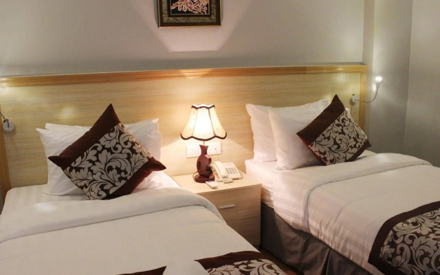 Paragon Central Hotel & Sky Bar