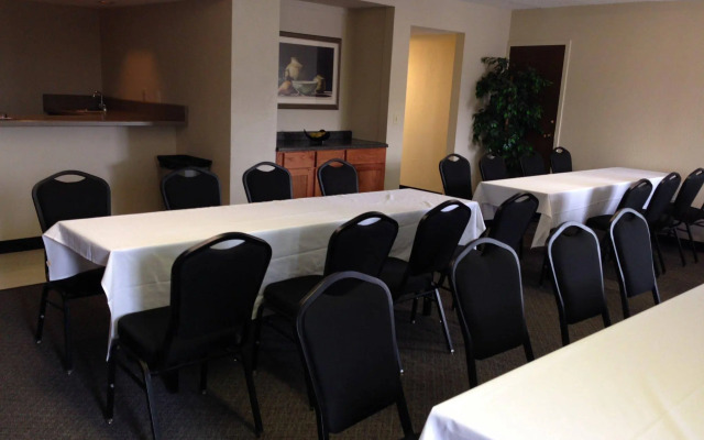 Norwood Inn & Suites La Crosse