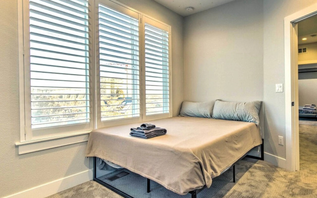 Luxe Denver Townhome: Hot Tub + City Views!