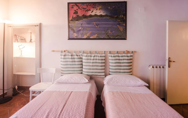 4 mins Walk to The Piazza del Duomo