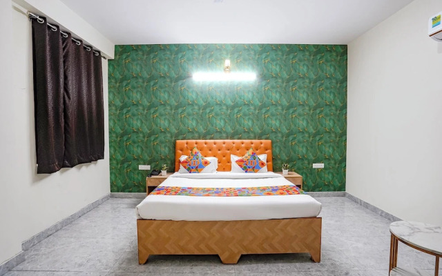 Fabhotel Divine & Banquet