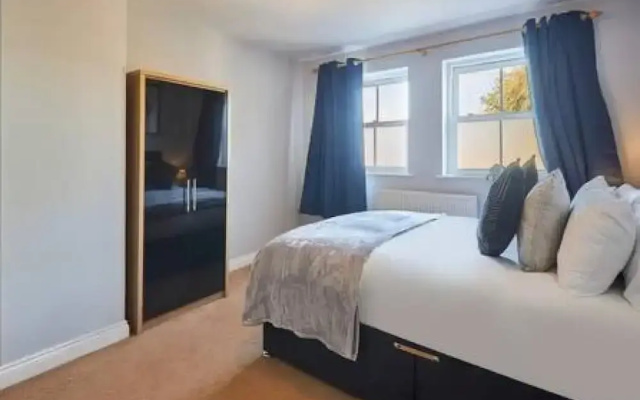 Host Stay Tibshelf House