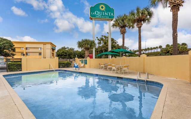 La Quinta Inn & Suites by Wyndham Orlando South