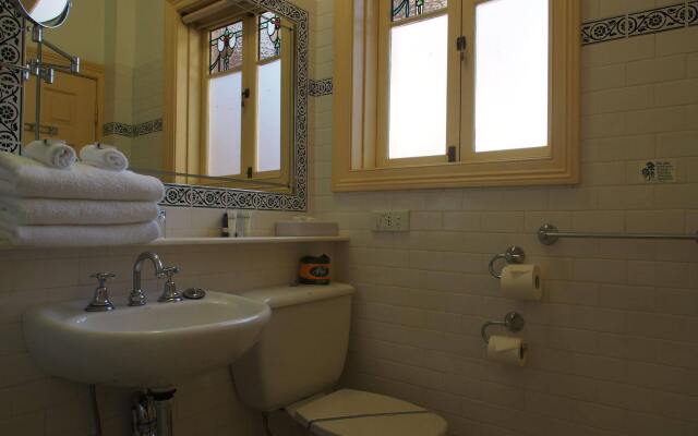 Simpson Of Potts Point