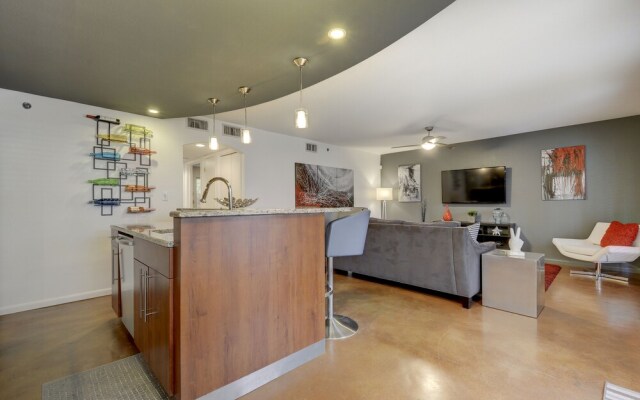Remodeled E Cesar Chavez Condo by RedAwning