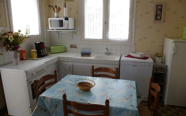 House in Treompan Near Sandy Beach