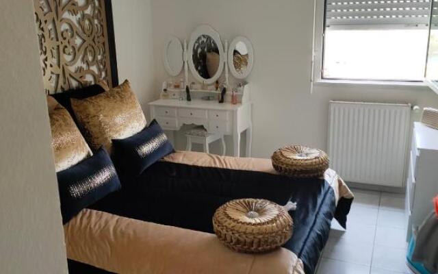 Le Calme Avec Terrasse Et Fibre Deux Chambres