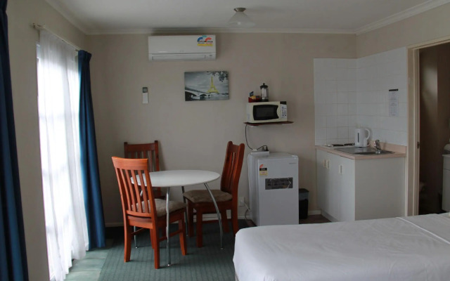 Asure Camelot Arms Motor Lodge