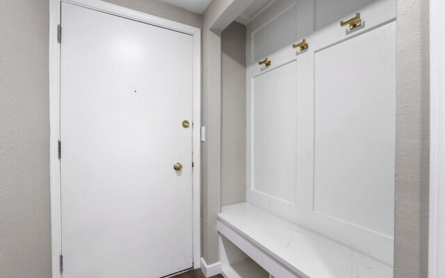 Bijou at the Lake - Amazing Lake Front Complex!