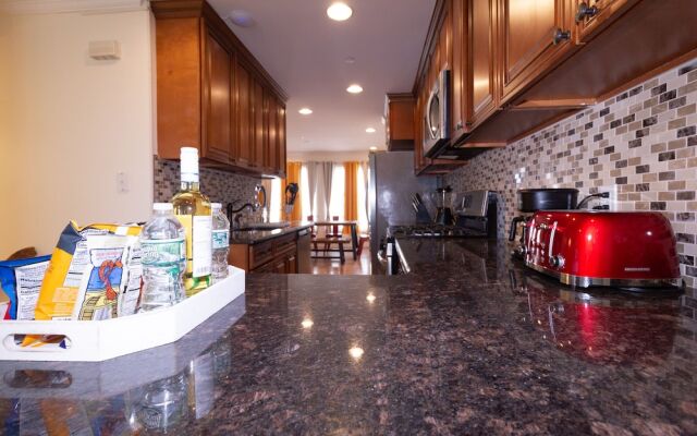 Yachtsman's Cove with 3-Levels