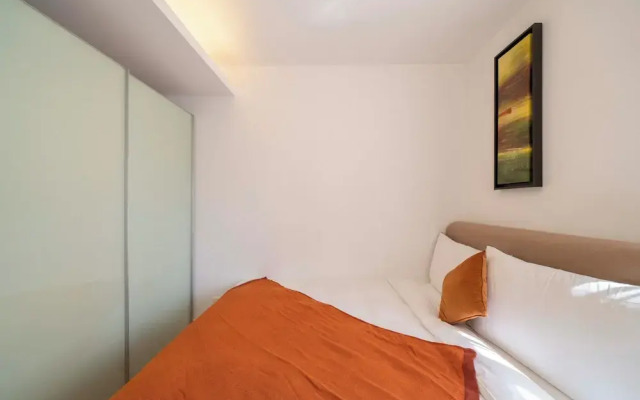 Tyms Cozy 2BR 1BA Apt Near Metro